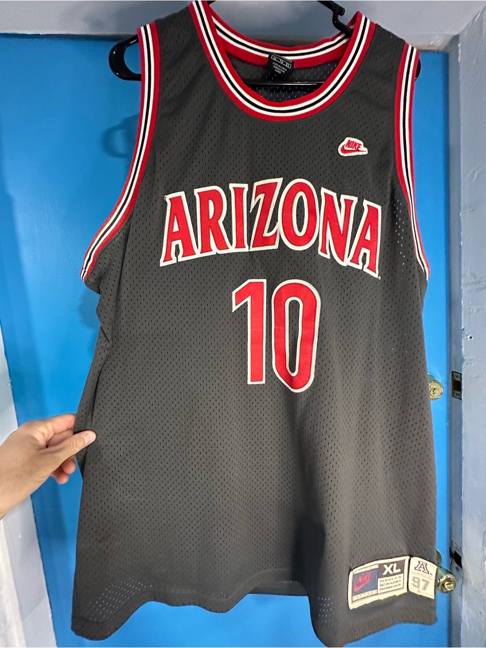 Nike Black Arizona Wildcats (Mike Bibby #10) Basketball Jersey - Picture 2 of 5